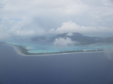 Vue aérienne de l'arrivée sur Bora Bora