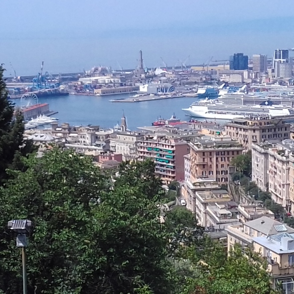 Vue des hauteurs de Gênes